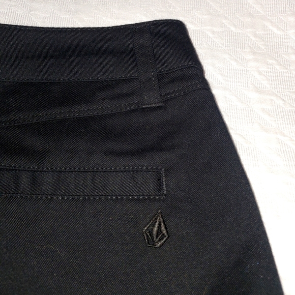 2 pairs of Volcom shorts for 1. Never worn - Picture 5 of 16